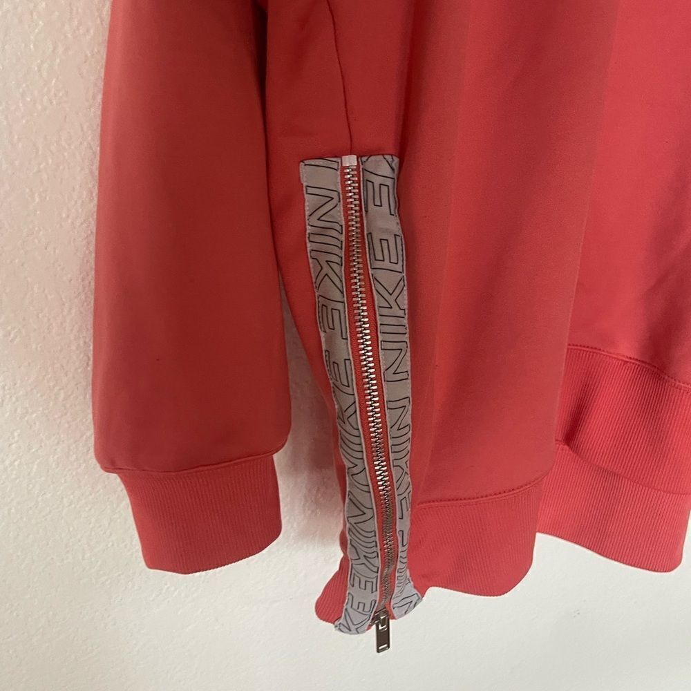 Nike pull over hoodie - Picture 4 of 6